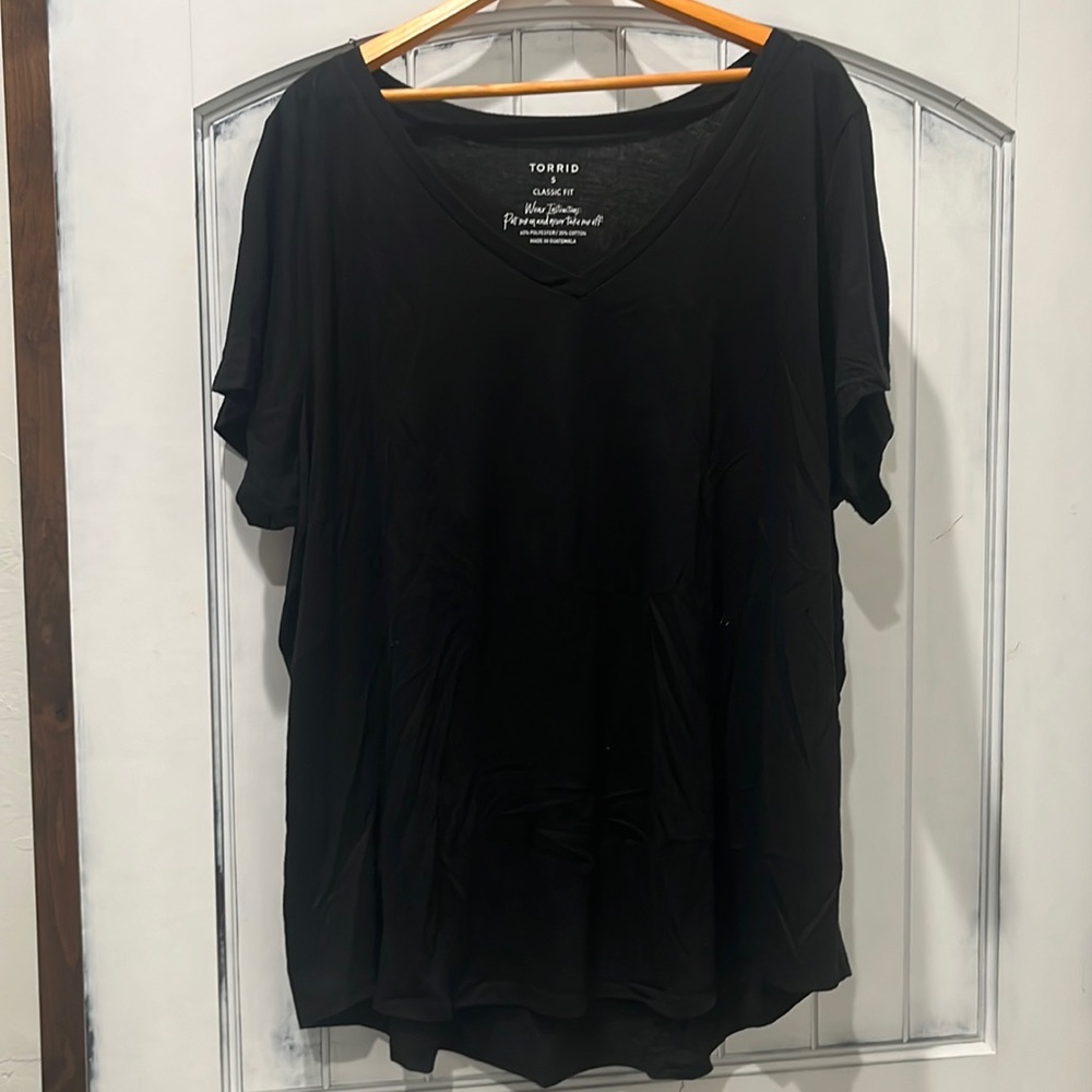Torrid size 5 classic fit Tshirt